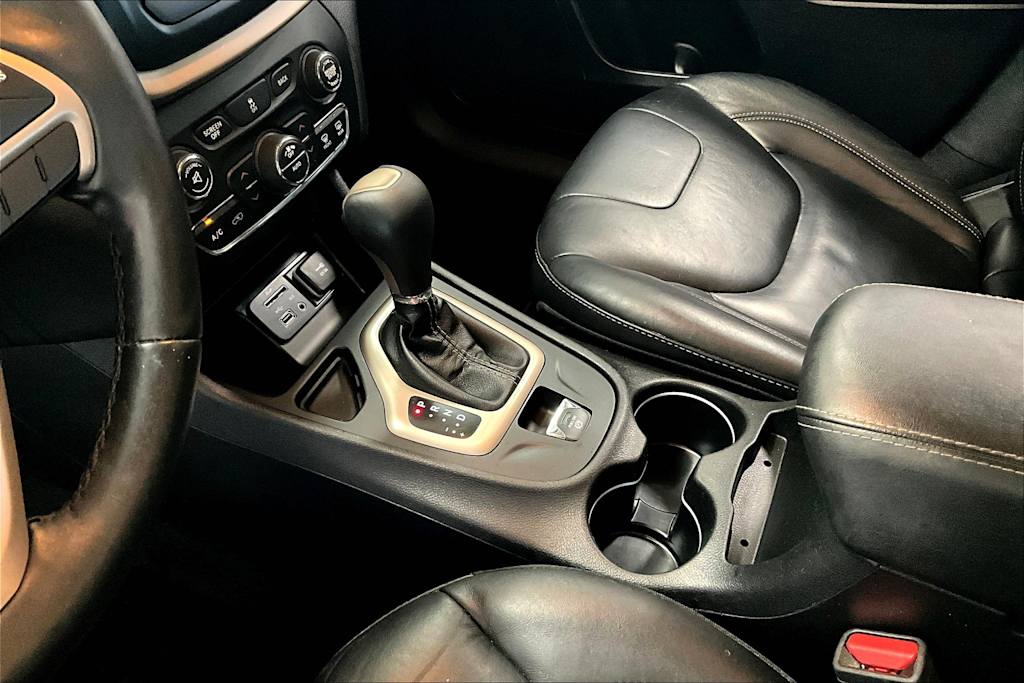Thumbnail: 2017 Jeep Cherokee - 15