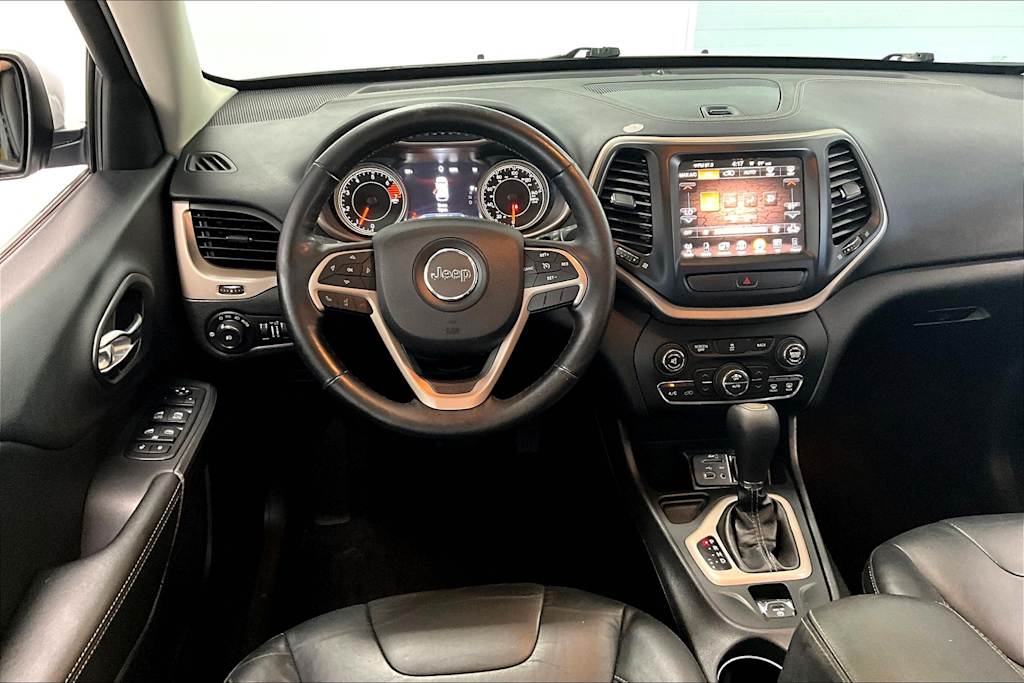 Thumbnail: 2017 Jeep Cherokee - 12