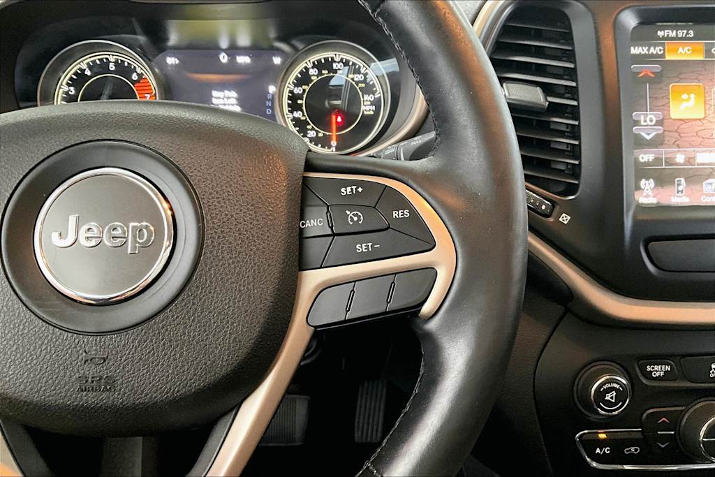 Thumbnail: 2017 Jeep Cherokee - 21