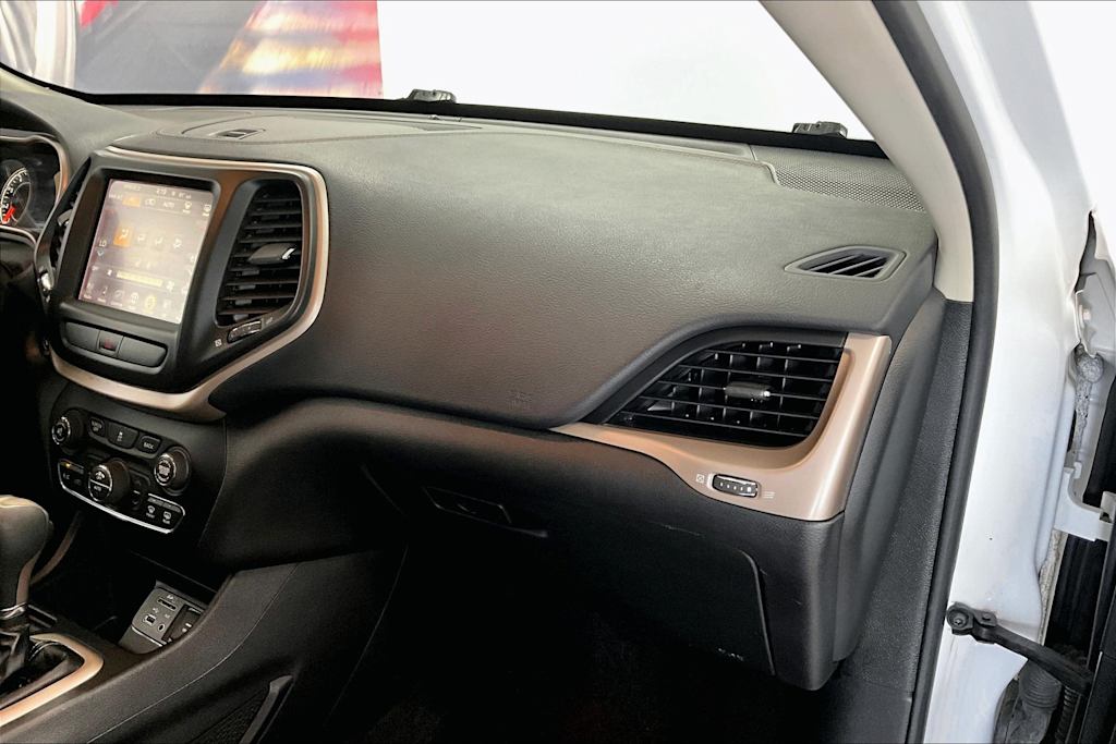 Thumbnail: 2017 Jeep Cherokee - 13