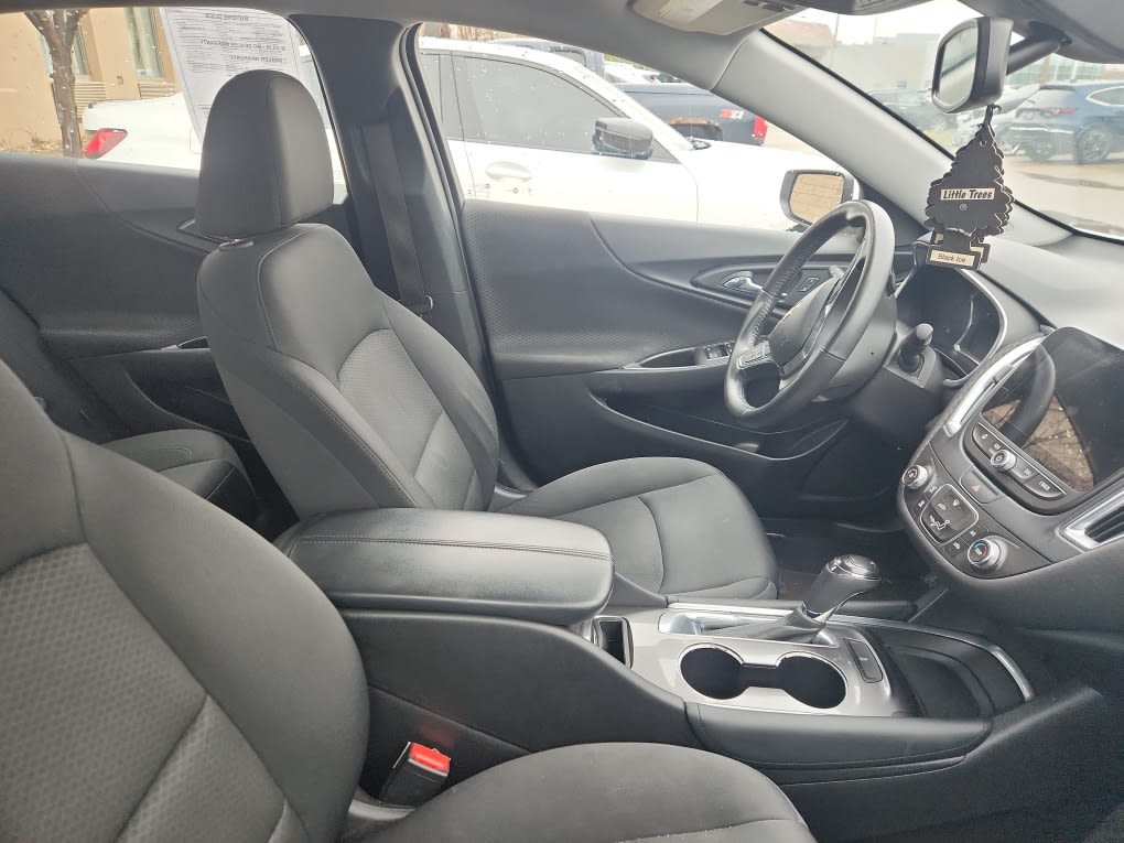 Thumbnail: 2016 Chevrolet Malibu - 6