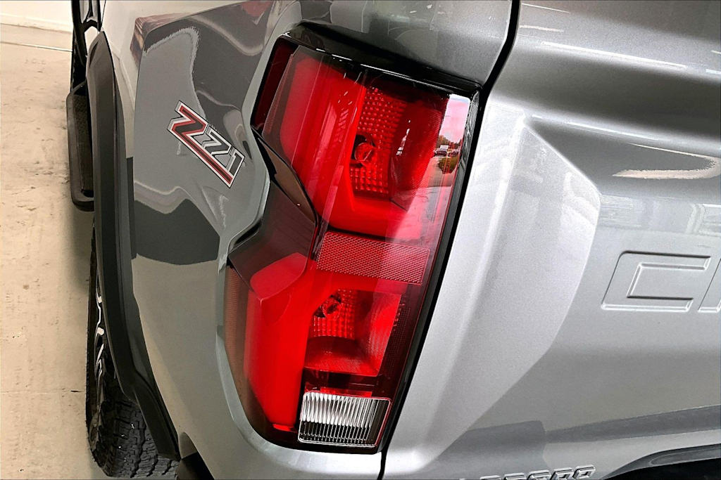 Thumbnail: 2024 Chevrolet Colorado - 29