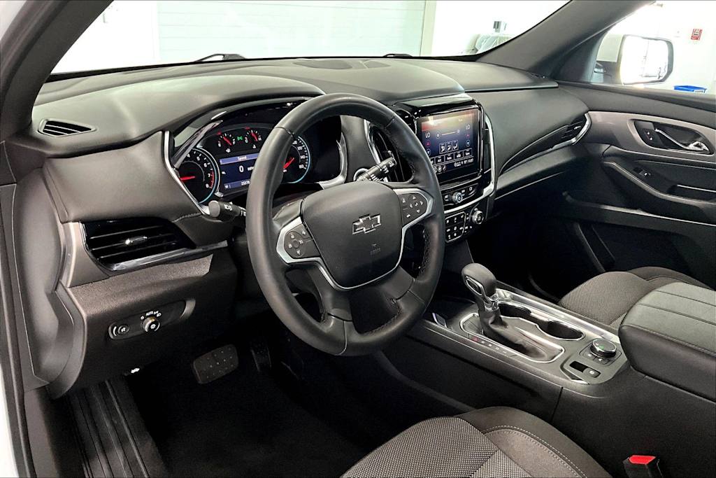 Thumbnail: 2023 Chevrolet Traverse - 2