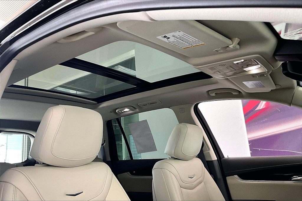 Thumbnail: 2024 Cadillac XT6 - 28