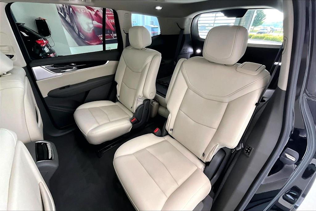 Thumbnail: 2024 Cadillac XT6 - 12