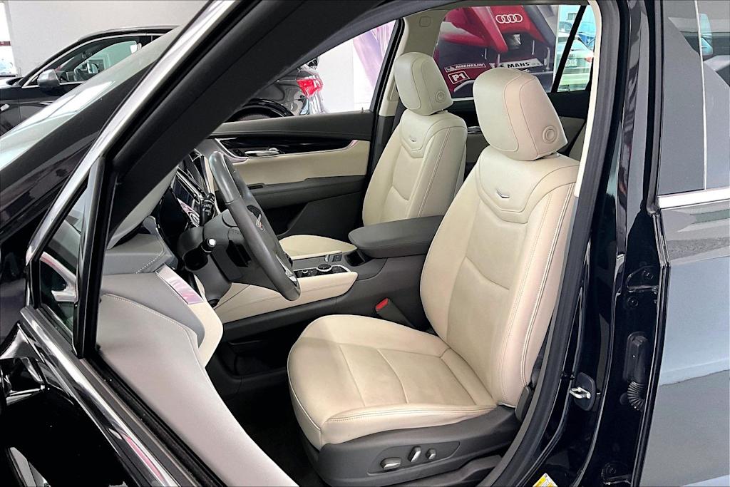 Thumbnail: 2024 Cadillac XT6 - 10