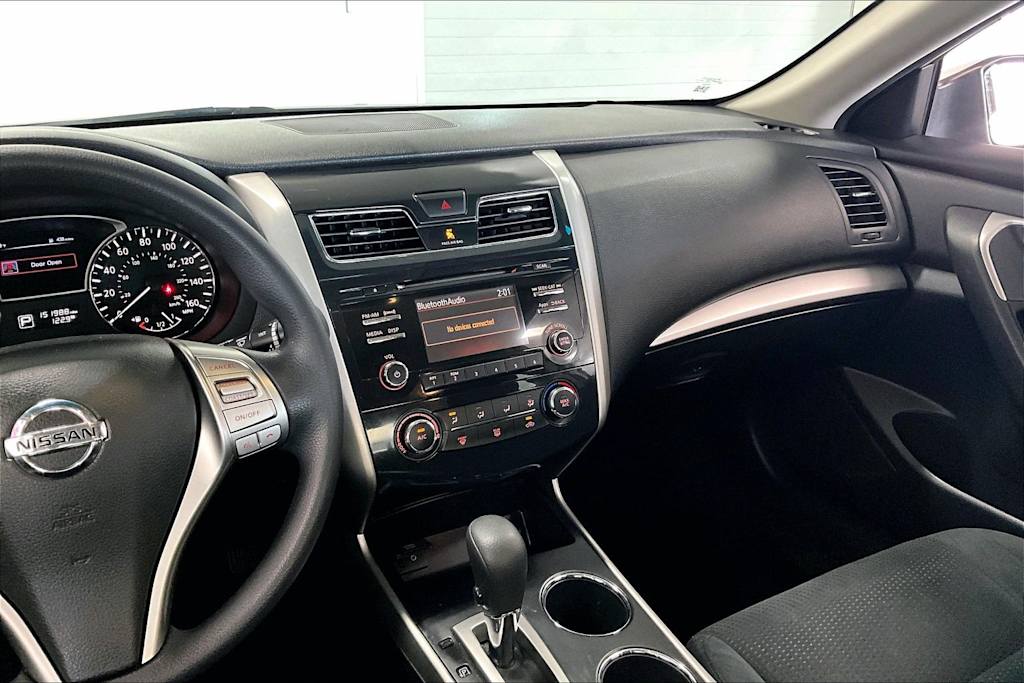 Thumbnail: 2015 Nissan Altima - 14
