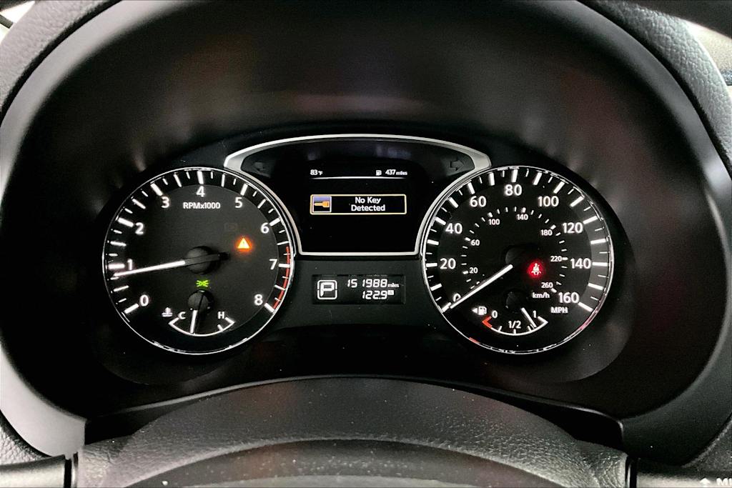 Thumbnail: 2015 Nissan Altima - 17