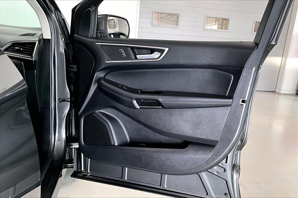 Thumbnail: 2020 Ford Edge - 26