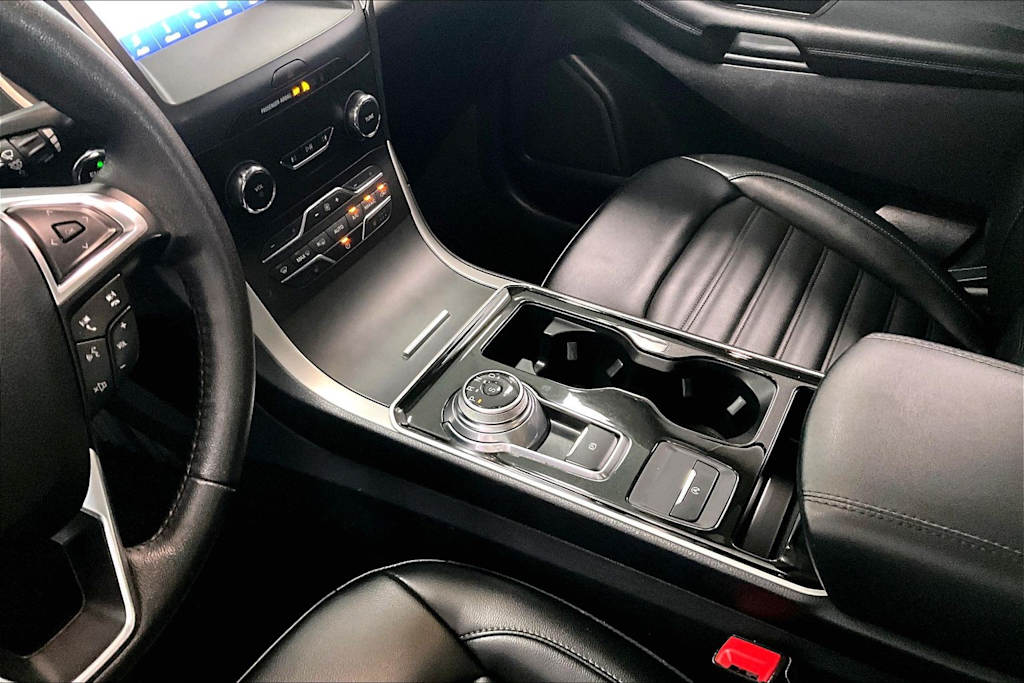 Thumbnail: 2020 Ford Edge - 16