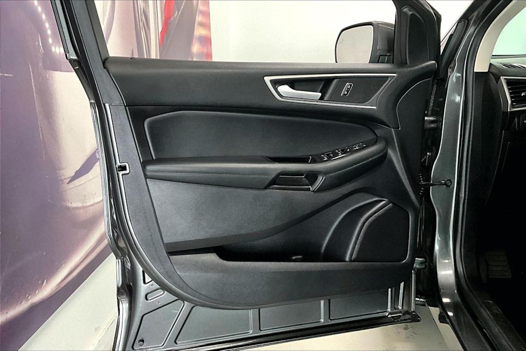 Thumbnail: 2020 Ford Edge - 25