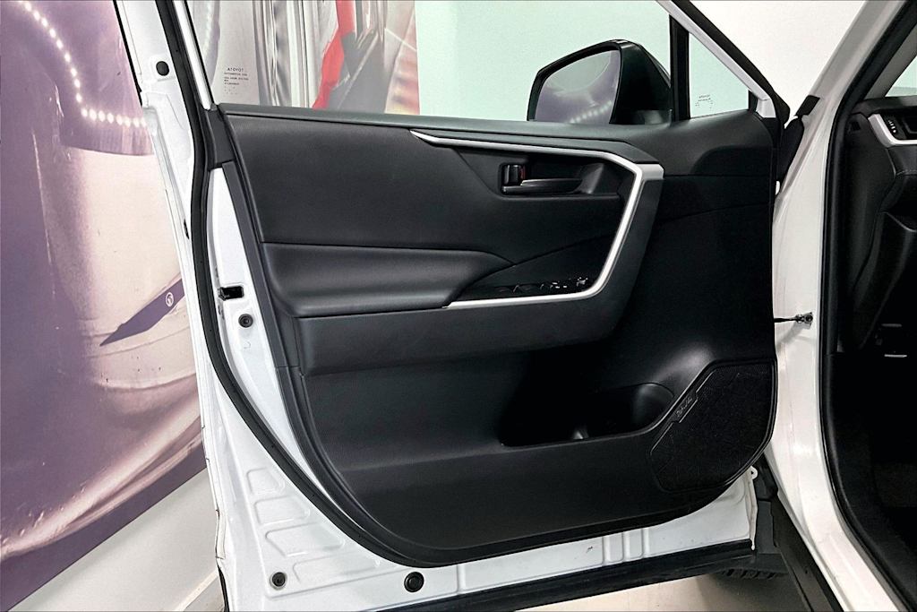Thumbnail: 2021 Toyota RAV4 - 25