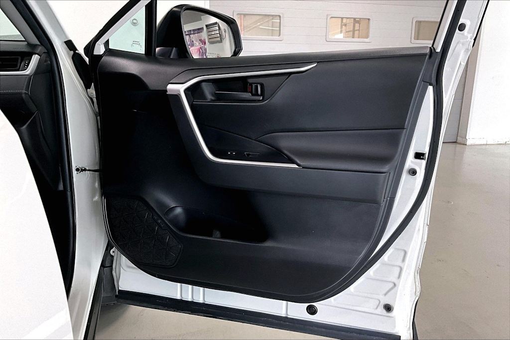 Thumbnail: 2021 Toyota RAV4 - 26