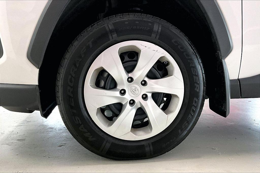 Thumbnail: 2021 Toyota RAV4 - 8