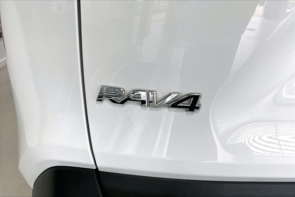 Thumbnail: 2021 Toyota RAV4 - 7