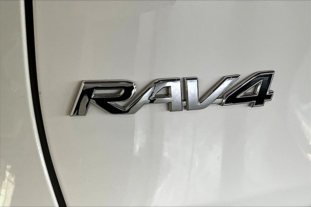 2024 Toyota RAV4 XLE 7