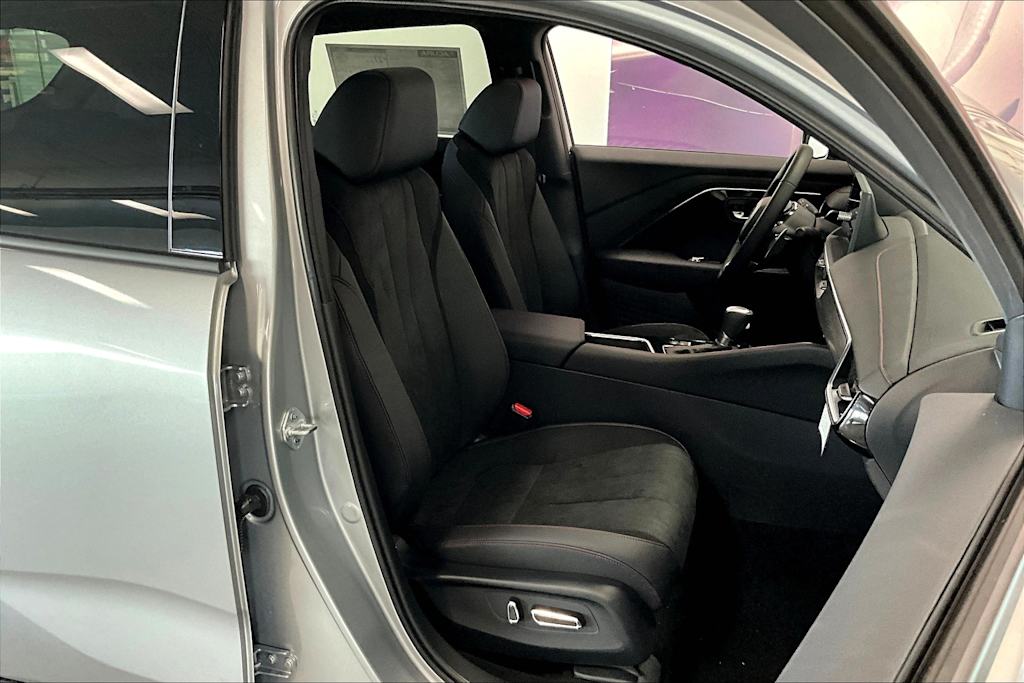 Thumbnail: 2025 Acura ADX - 12