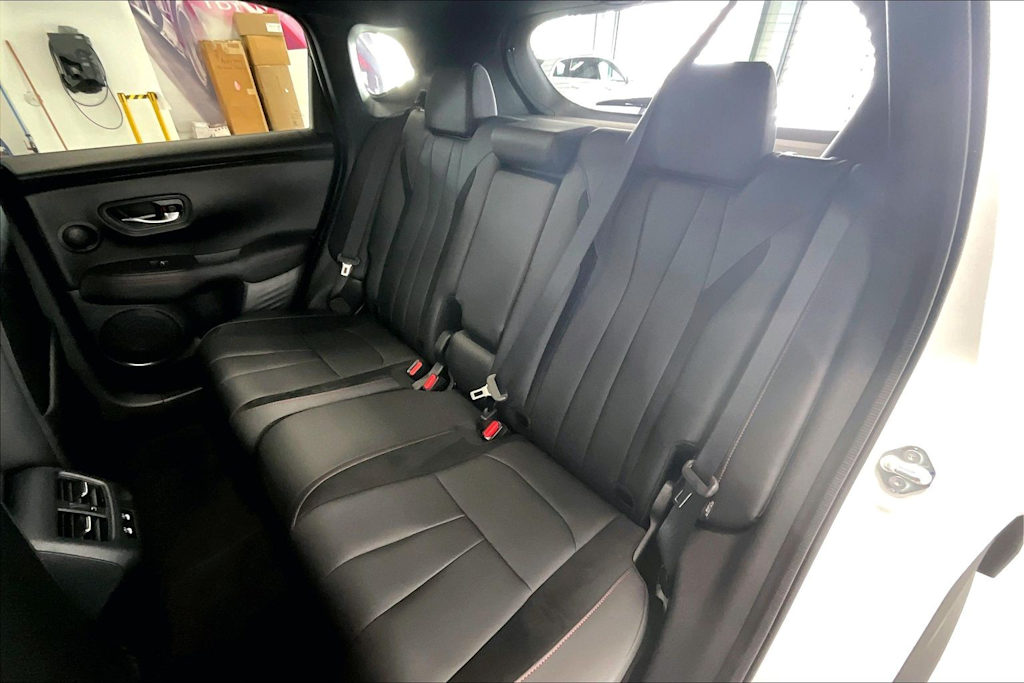 Thumbnail: 2025 Acura ADX - 27