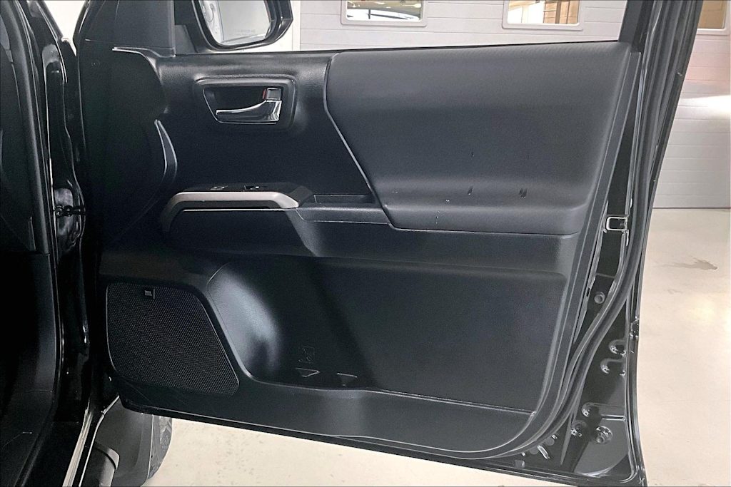 Thumbnail: 2017 Toyota Tacoma - 25