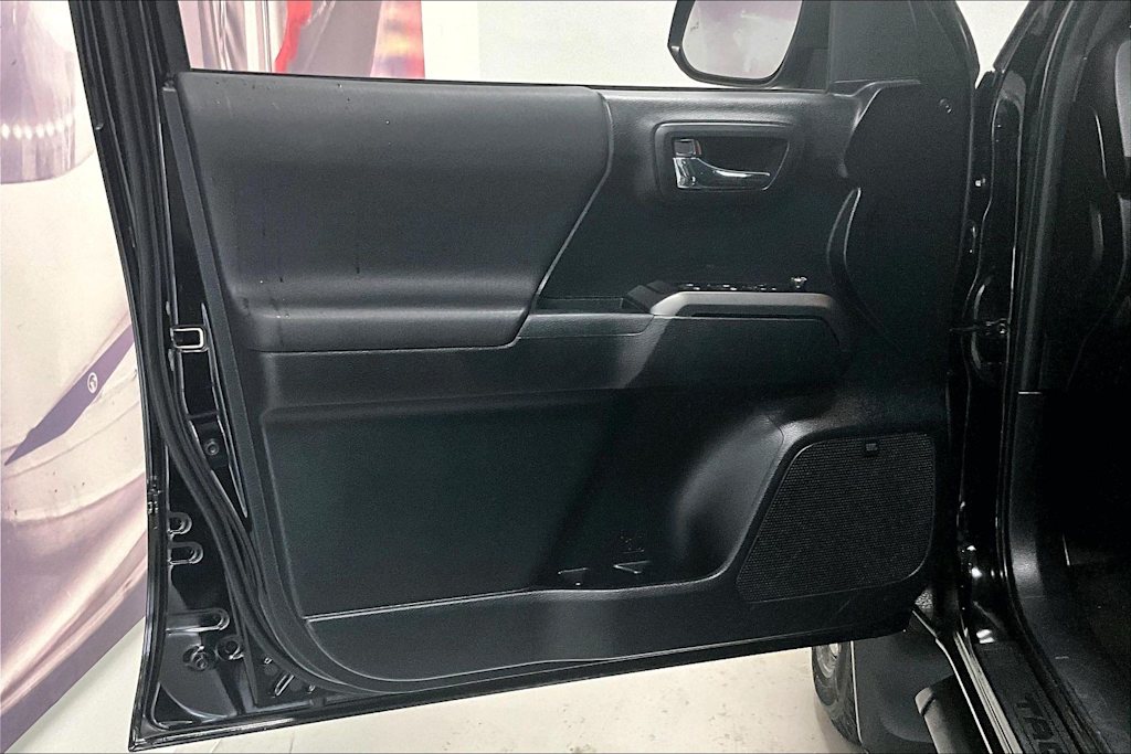 Thumbnail: 2017 Toyota Tacoma - 24