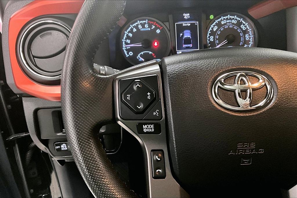 Thumbnail: 2017 Toyota Tacoma - 21