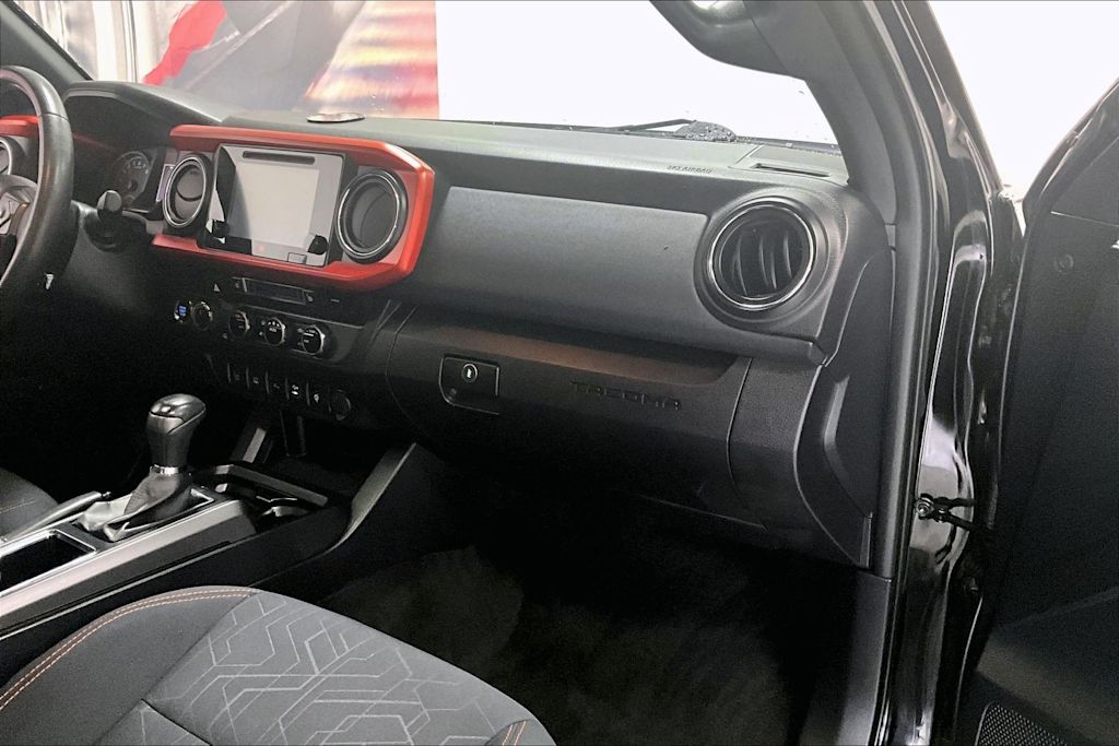 Thumbnail: 2017 Toyota Tacoma - 13