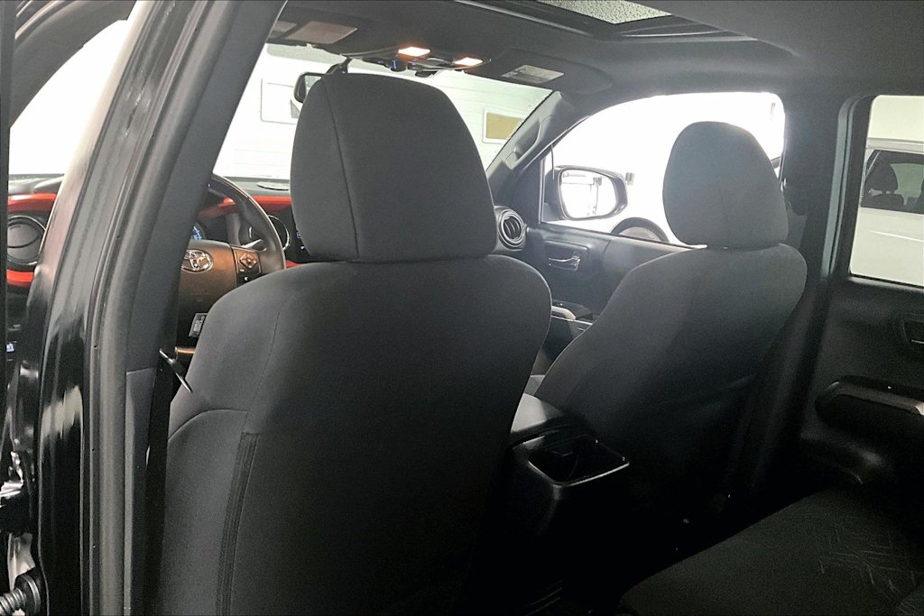 Thumbnail: 2017 Toyota Tacoma - 11