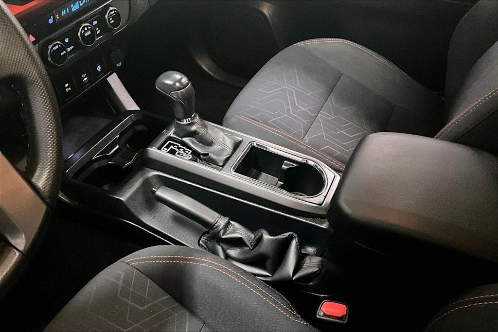 Thumbnail: 2017 Toyota Tacoma - 15