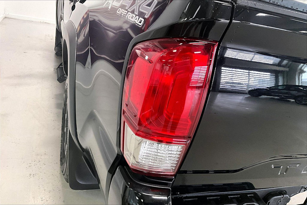 Thumbnail: 2017 Toyota Tacoma - 29