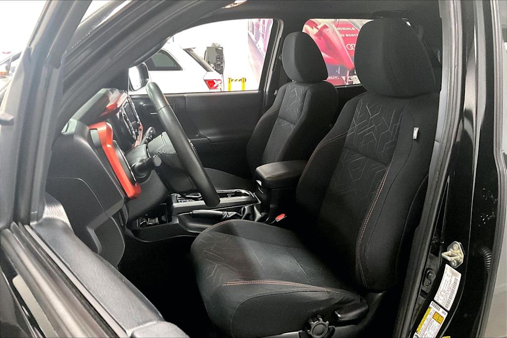 Thumbnail: 2017 Toyota Tacoma - 9