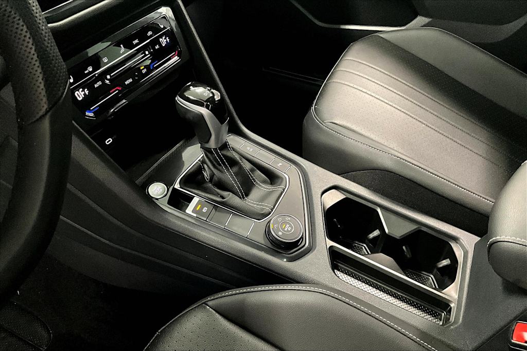 Thumbnail: 2024 Volkswagen Tiguan - 16