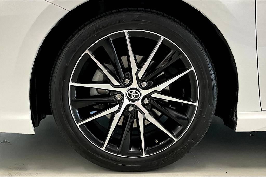 Thumbnail: 2022 Toyota Camry - 8