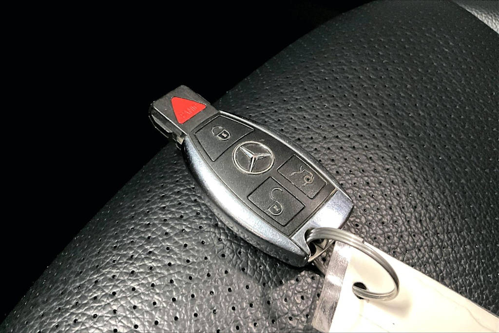 Thumbnail: 2016 Mercedes-Benz C-Class - 16