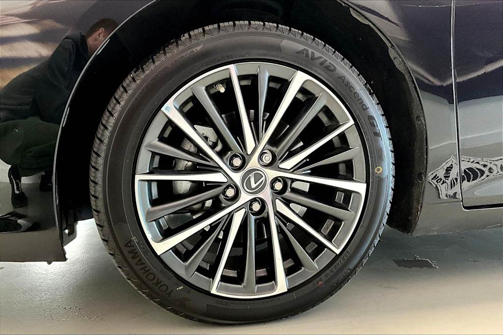 Thumbnail: 2023 Lexus ES - 7