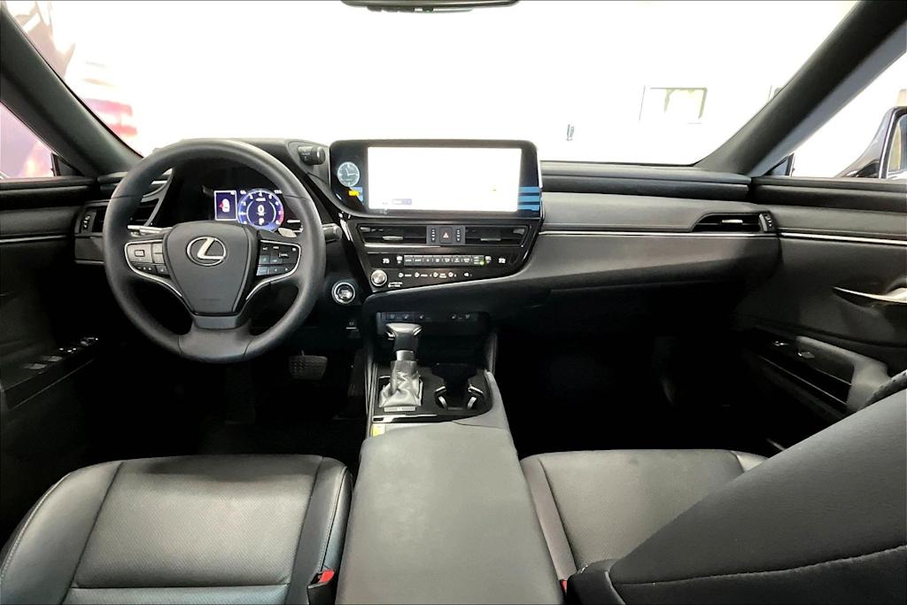 Thumbnail: 2023 Lexus ES - 8