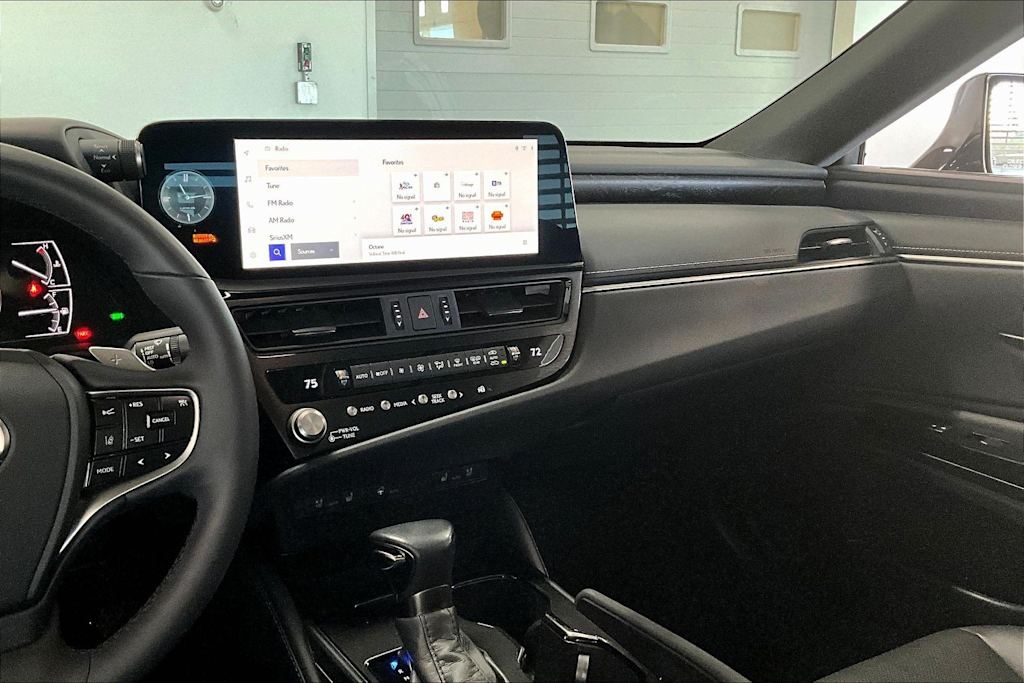 Thumbnail: 2023 Lexus ES - 13