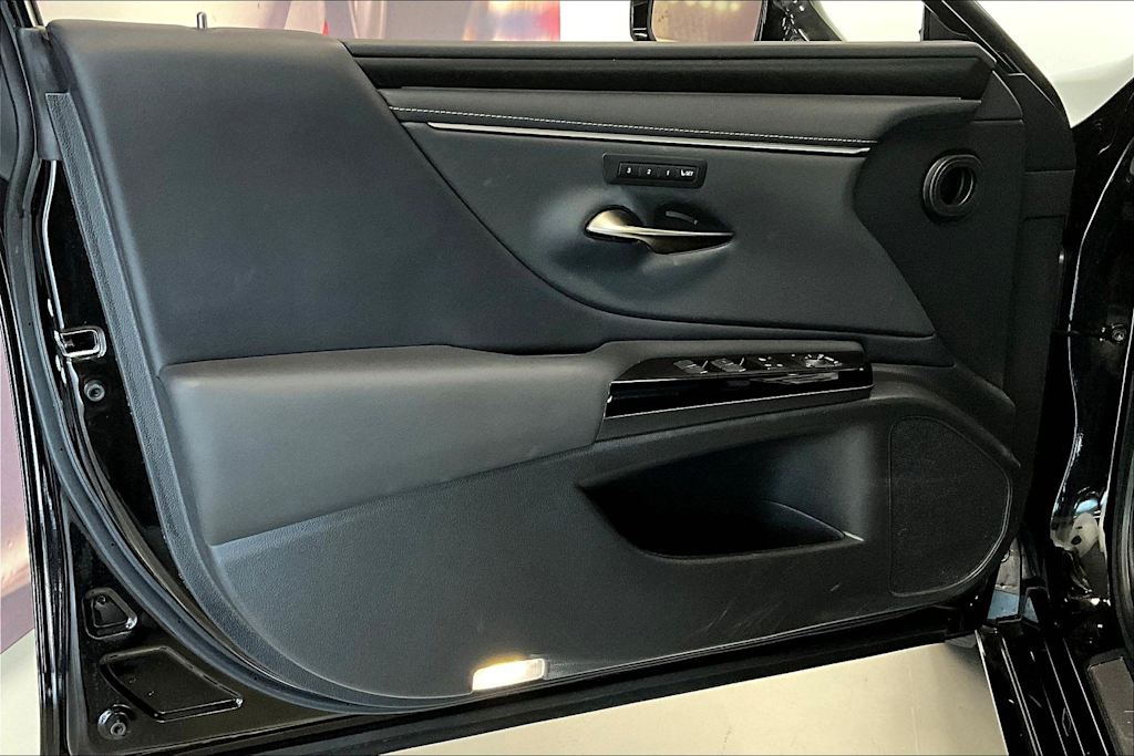 Thumbnail: 2023 Lexus ES - 25