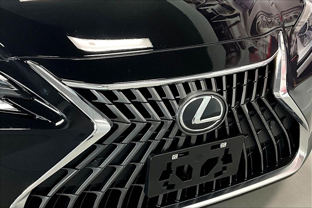 Thumbnail: 2023 Lexus ES - 31