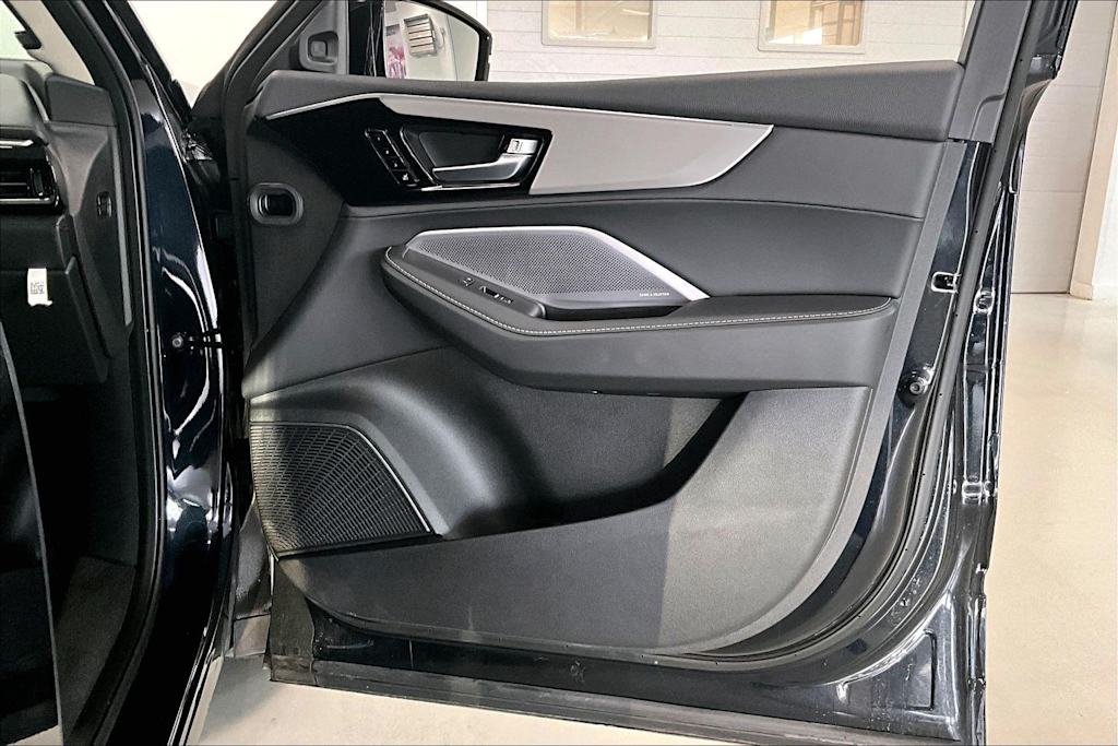 Thumbnail: 2025 Acura MDX - 25