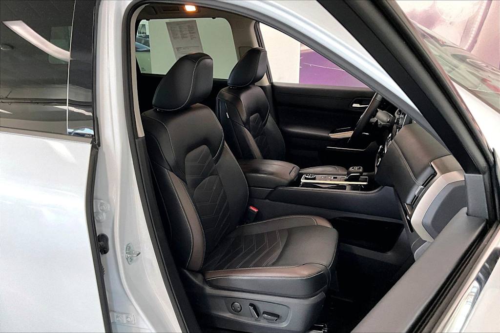 Thumbnail: 2025 Nissan Pathfinder - 8