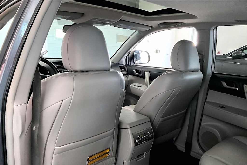 Thumbnail: 2013 Toyota Highlander - 12