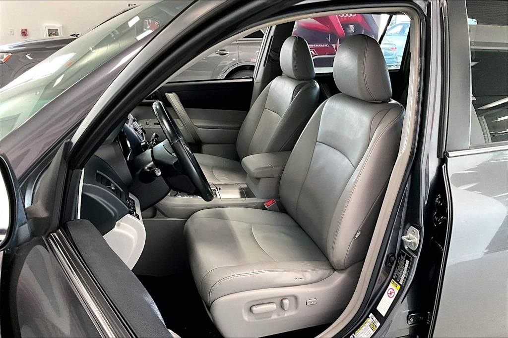 Thumbnail: 2013 Toyota Highlander - 10