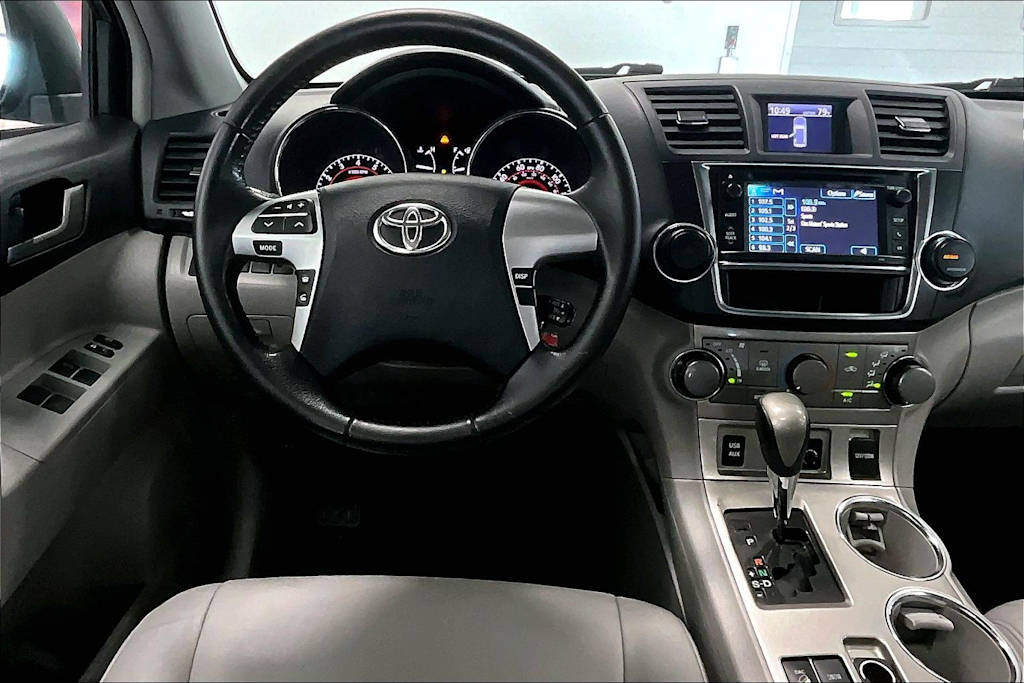 Thumbnail: 2013 Toyota Highlander - 13