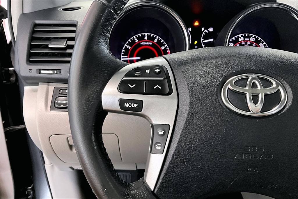 Thumbnail: 2013 Toyota Highlander - 21