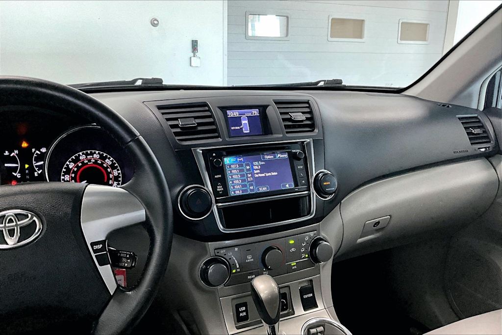 Thumbnail: 2013 Toyota Highlander - 14