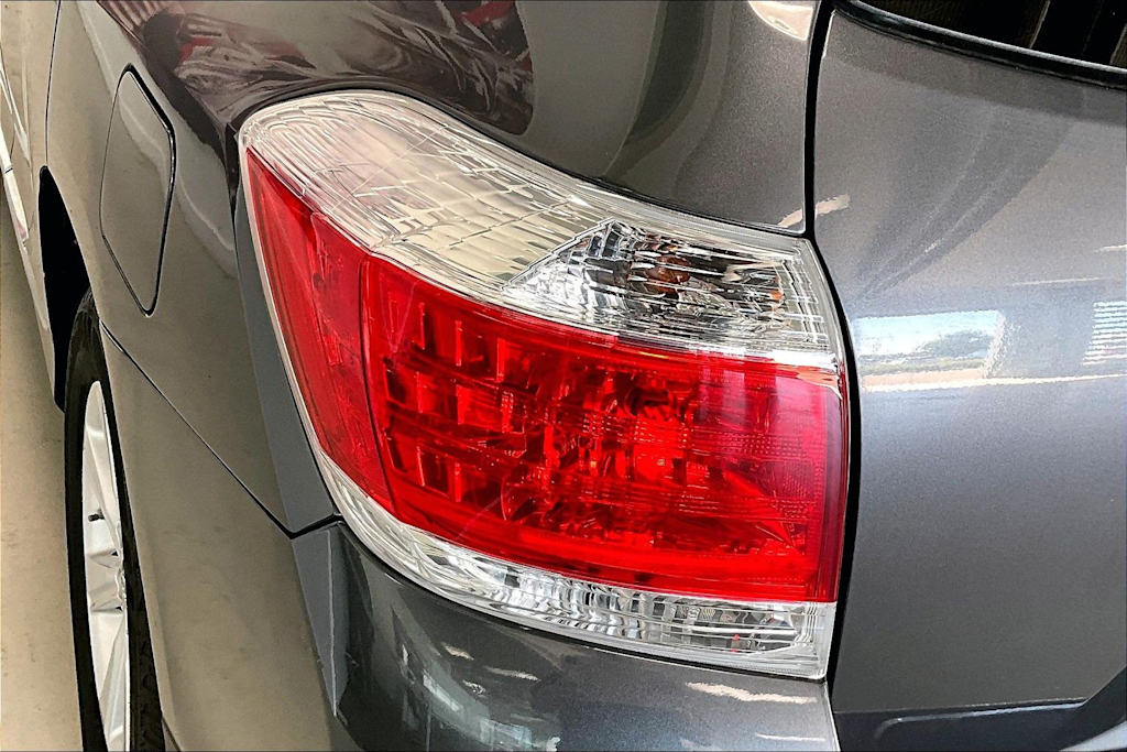Thumbnail: 2013 Toyota Highlander - 27