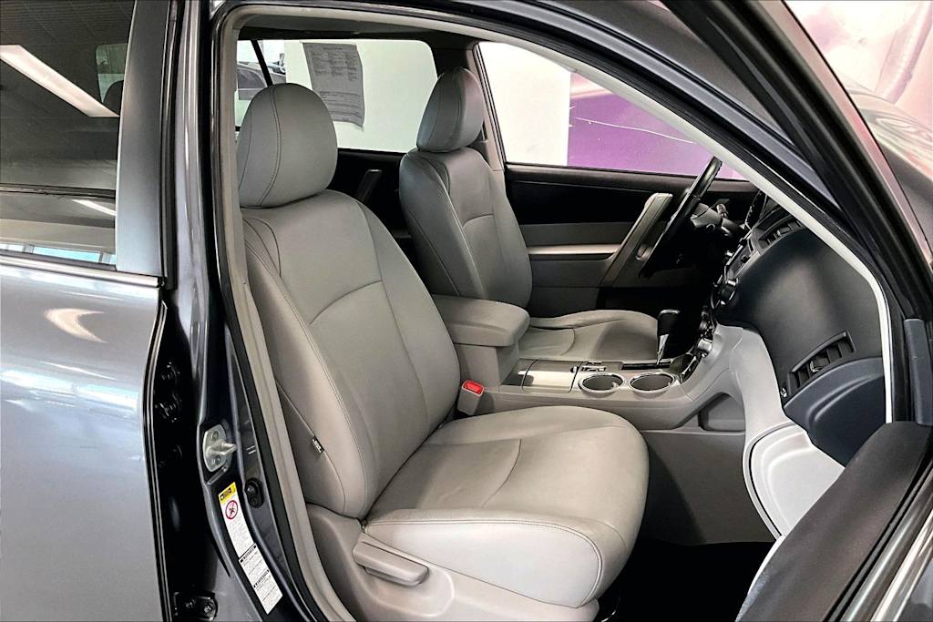 Thumbnail: 2013 Toyota Highlander - 11