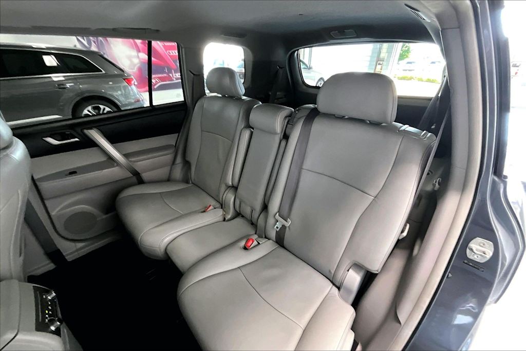 Thumbnail: 2013 Toyota Highlander - 25