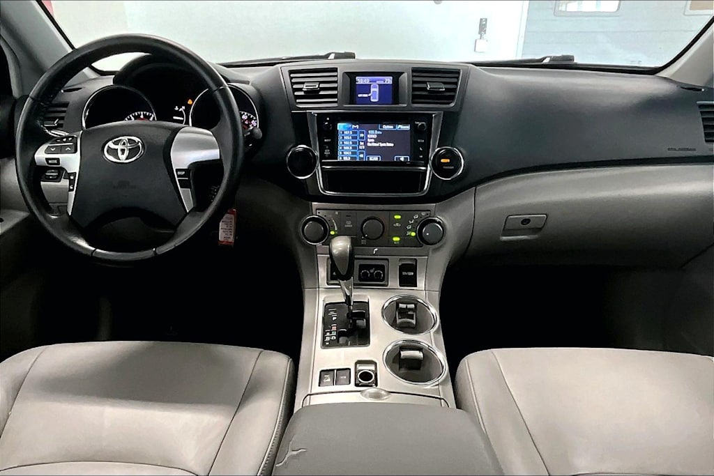 Thumbnail: 2013 Toyota Highlander - 9