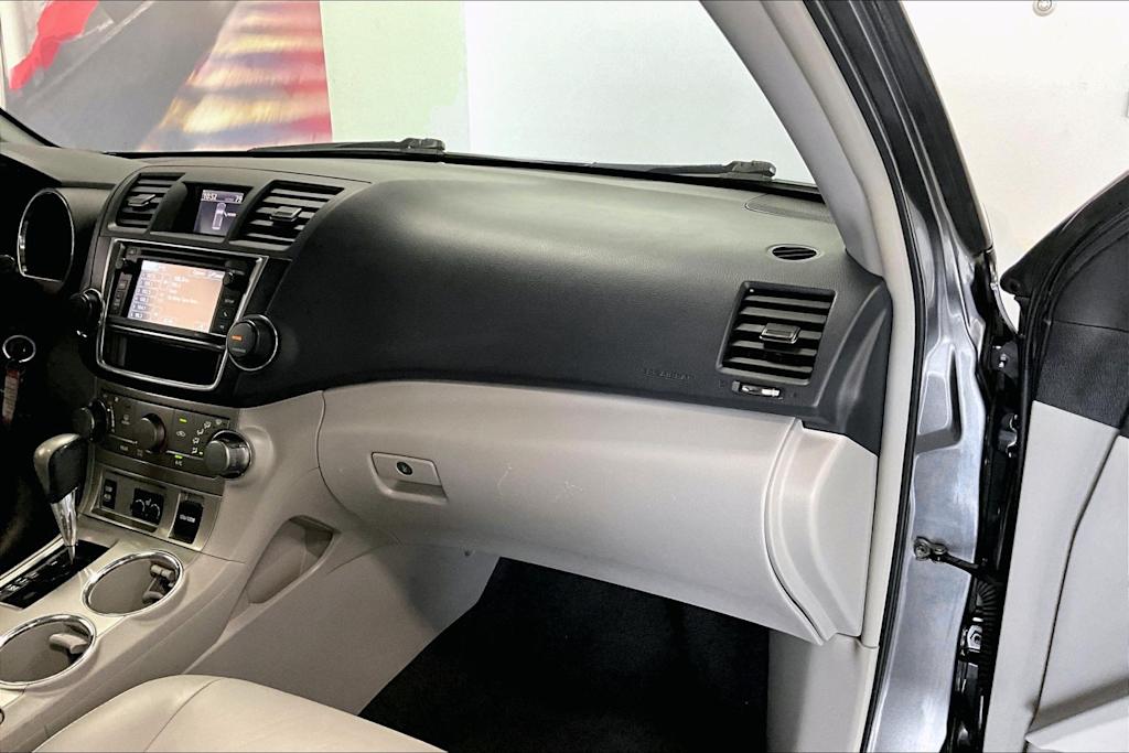 Thumbnail: 2013 Toyota Highlander - 20